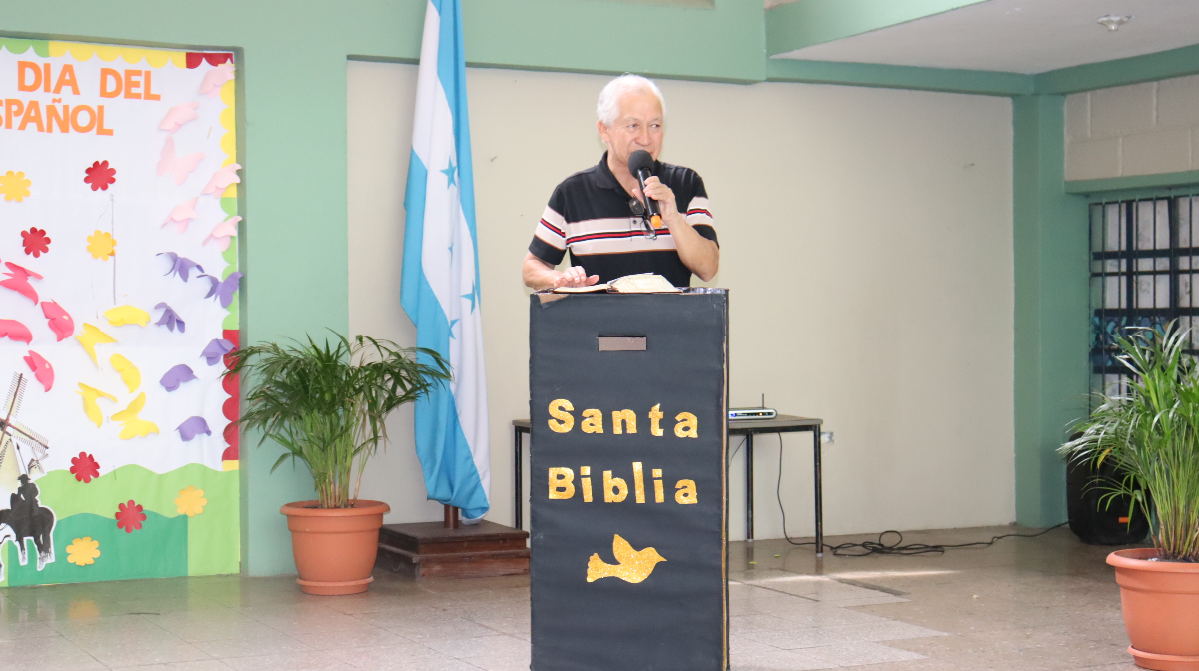 LA GLORIA SEA PARA NUESTRO DIOS. 